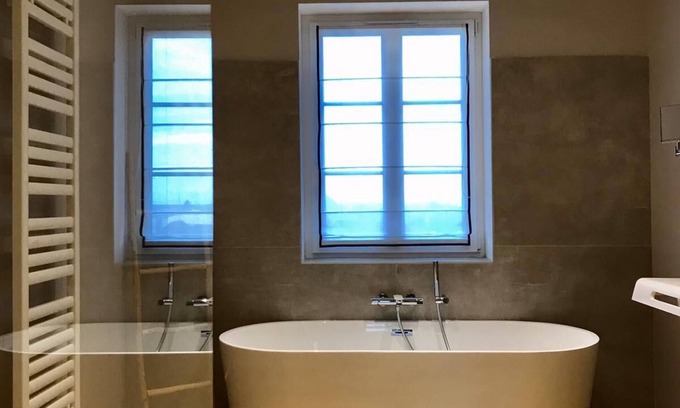 Villers-Bretonneux Villa | Villa-Varentia-Apartamento-Baño en la habitacion-Vista al patio