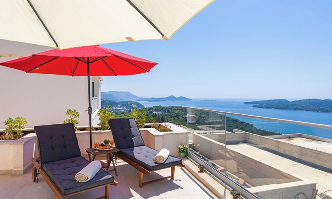 Orasac Casa | Villa Verdeluxe charming 4-bdrm house with gym and pool in serene Orašac