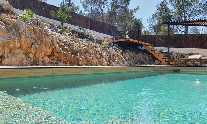 Canyelles Villa | Villa Vicente with private pool and private sports bar