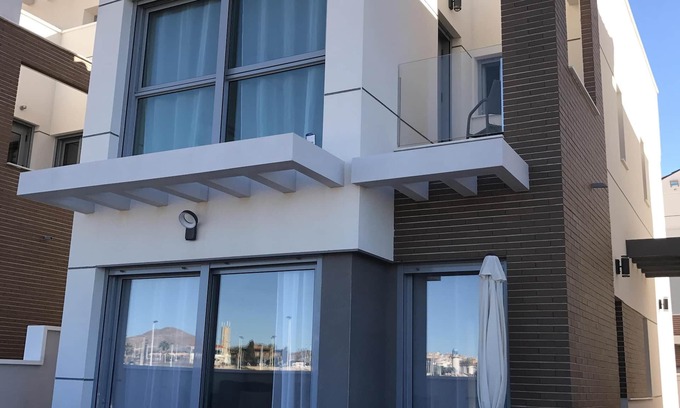 Puerto de Mazarrón Villa | Villa Vistamar-capacidad para 6 personas. 3 habitaciones, 3 baños, piscina climatizada. Vistas al mar y puestas de sol!