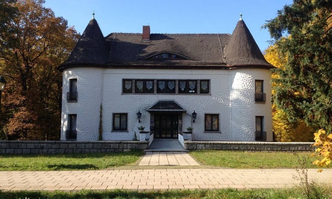 Friedrichroda Condominio | Villa Warzenburg, apartamento 2 con vista panorámica en el bosque de Turingia, incl. Fi.