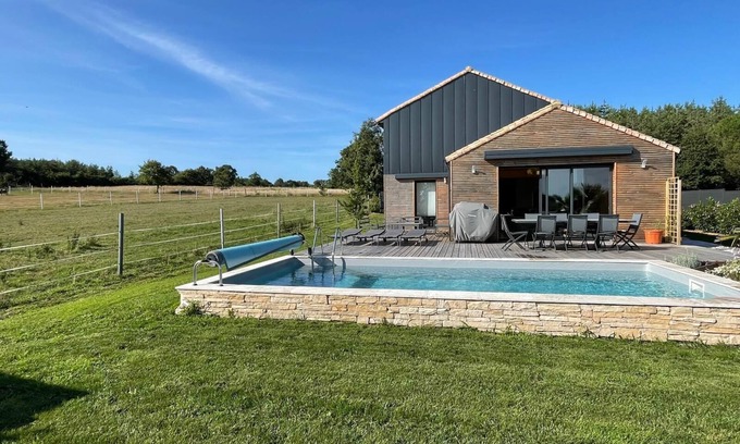 Villeneuve-en-Retz Villa | Entre mar y campo, villa con 4 dormitorios, 2 baños y piscina privada.