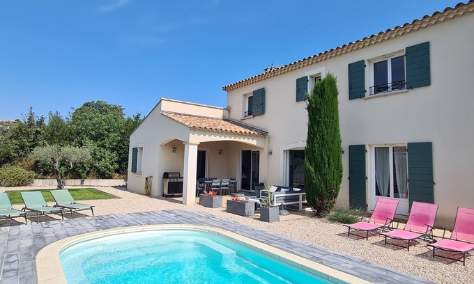 Rochefort-du-Gard Villa | VILLA CON PISCINA CERCA DE AVIGNON