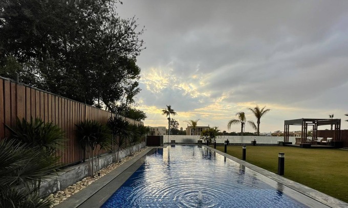 Sheikh Zayed City Villa | Villa with pool