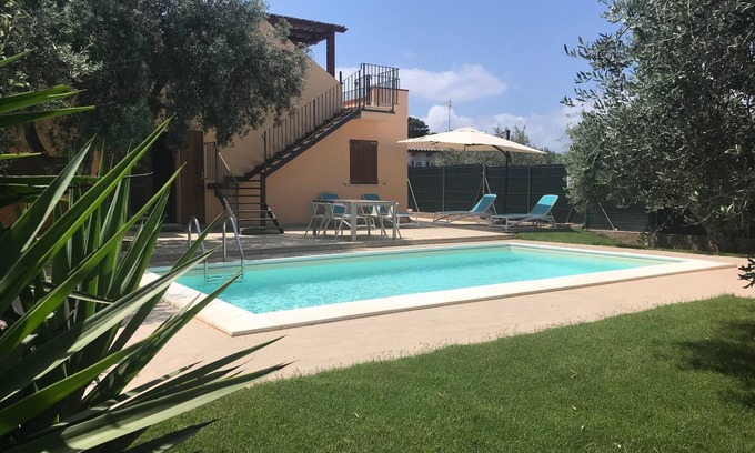 Alghero Villa | Villa con piscina rodeada de olivares. Con vista al mar. Casa en campagna.