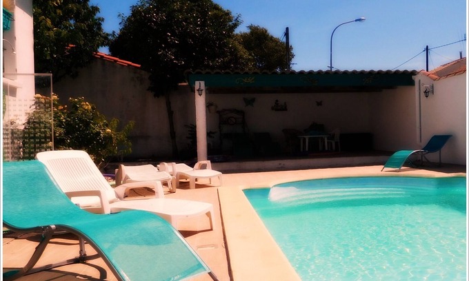 Carcassonne Villa | Villa con piscina privada en la ciudad de Carcasona, zona tranquila con vistas al castillo.