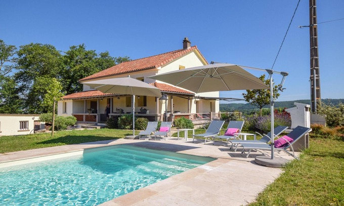 Vire-sur-Lot Casa | Villa with private pool among vineyards