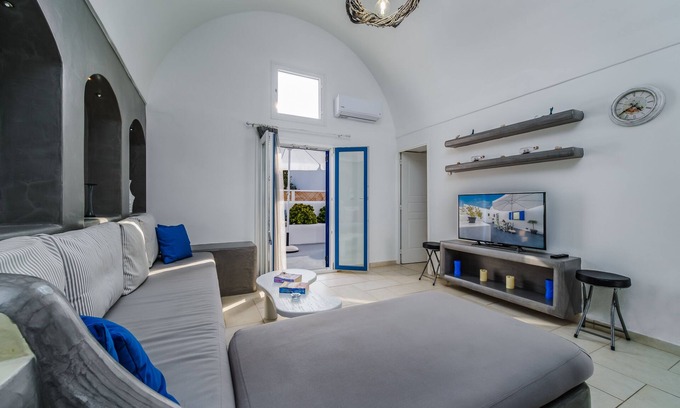 Fira Alquiler De Eote | Villa with private jaccuzi at the center of Fira Town
