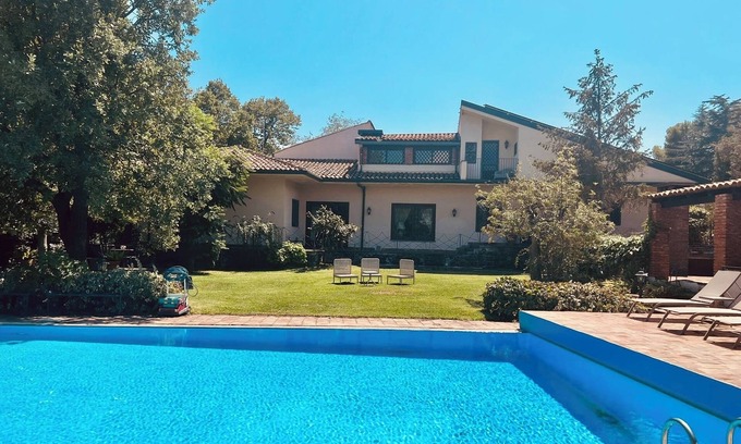 Linera Villa | Villa con piscina privada y jardín amueblado, barbacoa y comedor externo