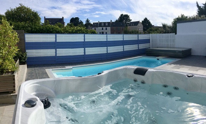 Groix Casa | Villa con vista al mar, piscina climatizada