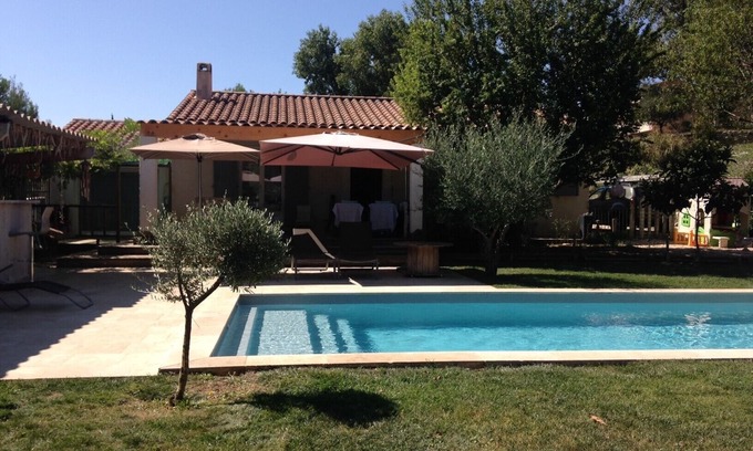 Brue-Auriac Villa | Villa con piscina en el corazón de la Provenza verde