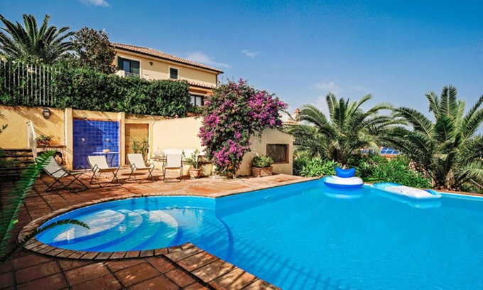 Patti Casa | Villa con piscina, jardín y vistas al mar.