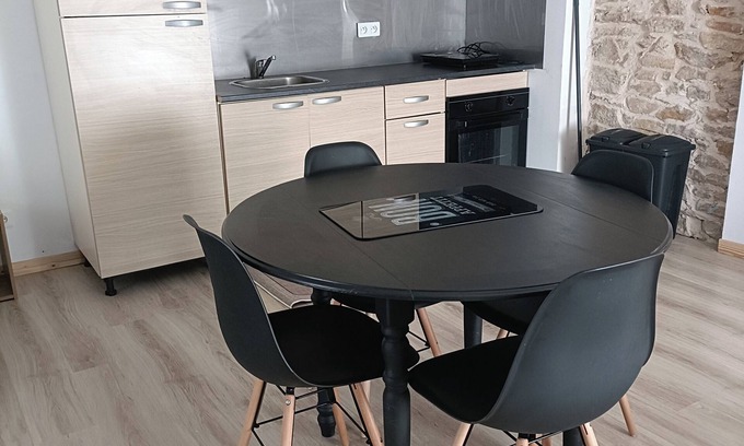 Jujurieux Apartamento | Village aux 13 château