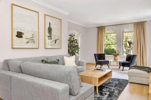 Aldgate Casa | Village House - A Stylish Stay in the Adelaide Hills
