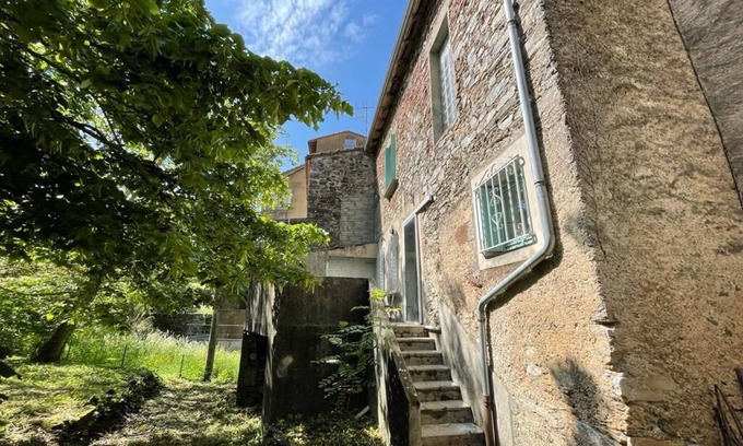 Brusque Casa | Village house and meadow in South Aveyron near river and lake
