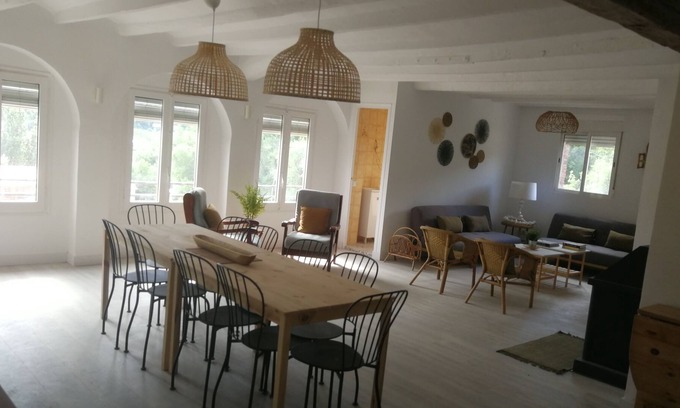 Berga Casa | Casa de pueblo con chimenea en pleno corazón del Berguedà.