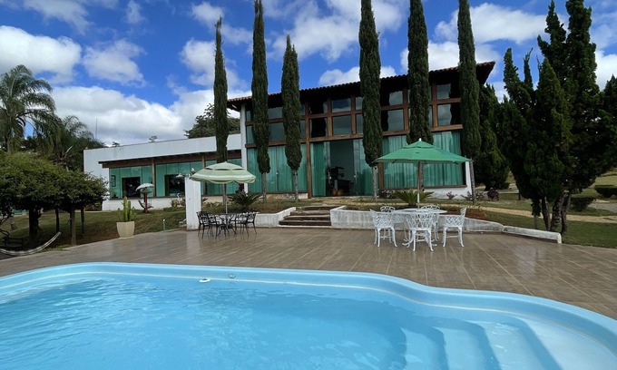 Prudente de Morais Villa | Villa hermosa y sofisticada, 450 m2, vista impresionante de las montañas.