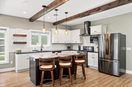 Ellicottville Casa | Village Townhouse Walk to Shops Garage