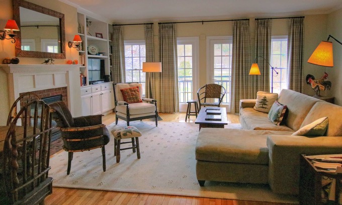 Stowe Village Historic District Casa | Elegante casa de pueblo - Corazón del pueblo - Luxury Abounds