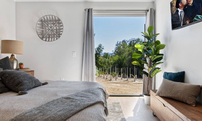 Temecula Cabaña | VINEYARD VIEW HOT TUB HOME ON PRIVATE ESTATE