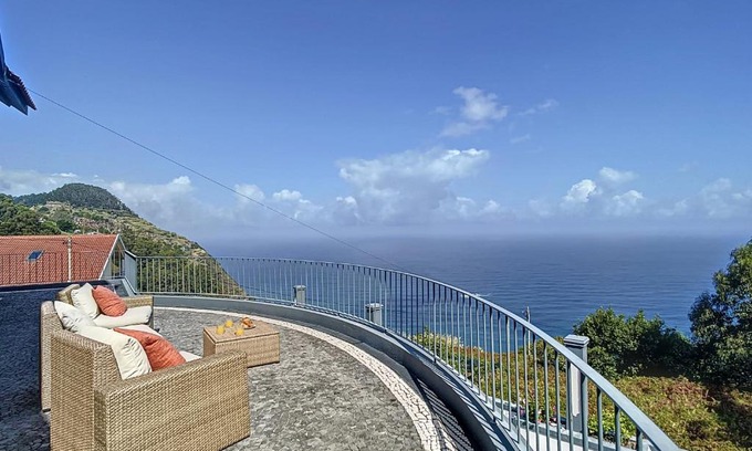 Porto Moniz Casa | Vinhaticos Villa by Atlantic Holiday