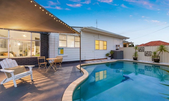 Cessnock Casa | Vino Poolhouse – A Perfect Blend of Comfort and Style