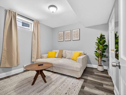 St. Elizabeth's Apartamento | Vintage 2BR apt in Boston with Free Parking