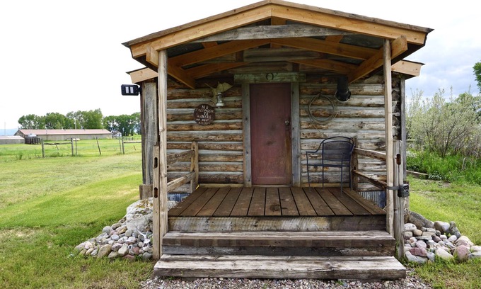 Augusta Cabina | Vintage Cabin Experience on Riverside Property