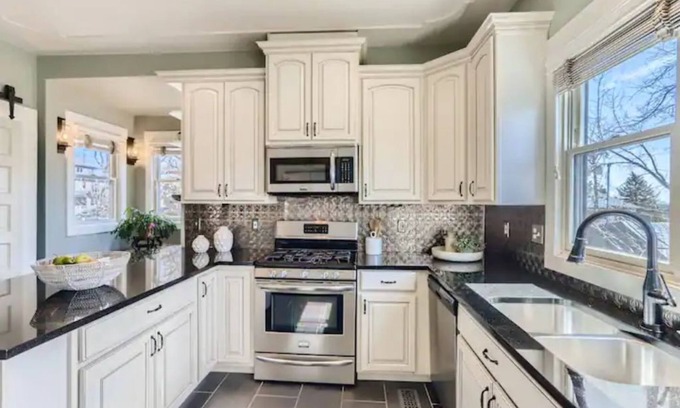 Longmont Casa | Vintage Haus - Cheerful, Elegant, Old World Modern