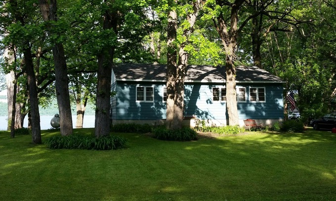 Frontenac Cabaña | Vintage Casa del Lago en las orillas del Lago Pepin
