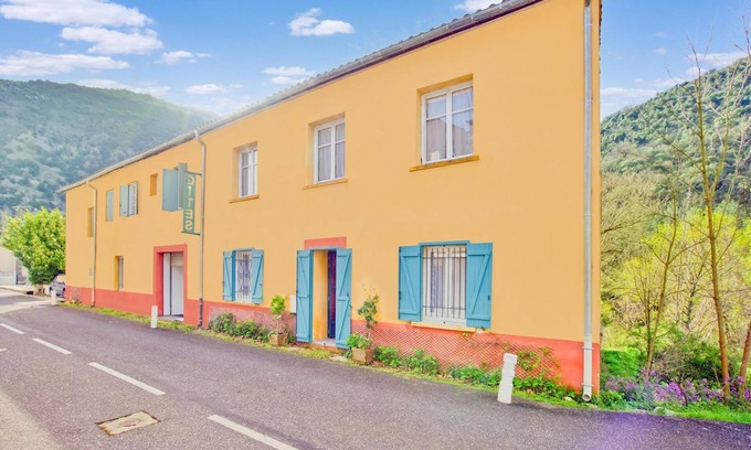 Gornies Casa | Retiro vintage junto al Vis