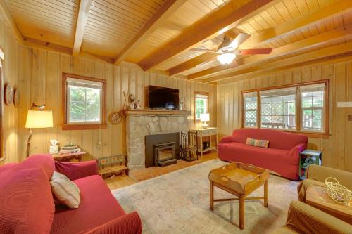 Arrowhead Villas Casa | Vintage Snow White Cottage about 2 Miles to Village!
