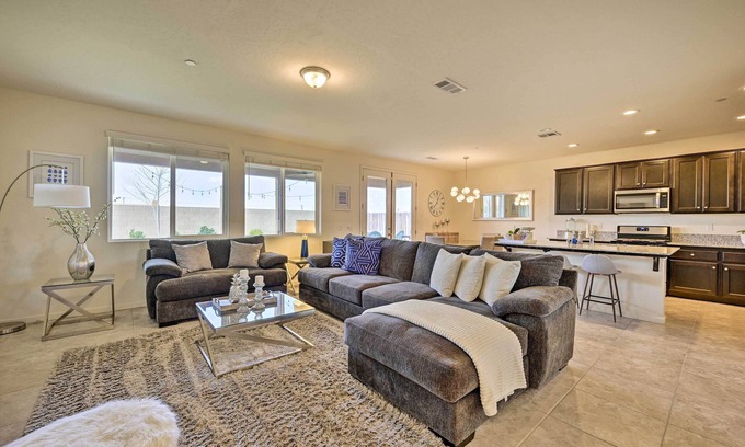 Visalia Casa | Visalia Home w/ Yard: 4 Mi to Downtown!
