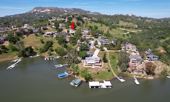 Oak Shores Casa | Visit our Family Lake House, walk to Dock +boat