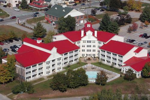 Lincoln Casa | Visit the beautiful Northeast scenery in this Studio Apt with resort amenities