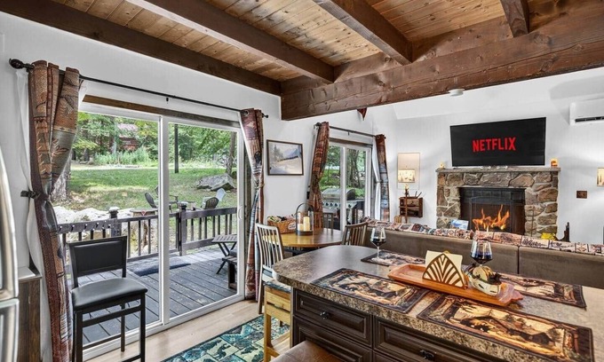Lake Ariel Chalet De Esquí | Have Fun Labor Day Resort Amenities 5 Star Chale