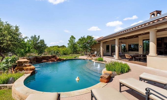 Leander Casa | Vista Sol Villa | Lake Days + Pool Nights