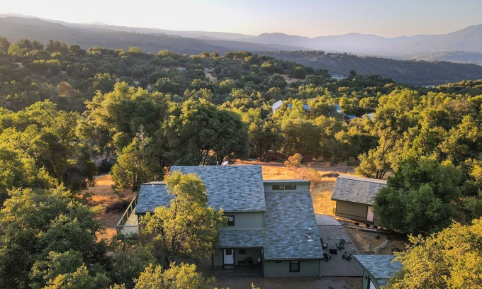 Ahwahnee Cabina | Vista Verde: Yosemite - Sleeps 12 - Game Room - Spa