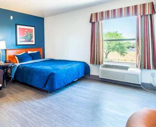 Sierra Vista Apartamento | Vistas 107- Modern studio sleeps 3 with style