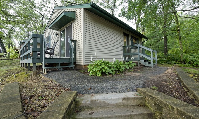 Wisconsin Dells Cabaña | Vivacious Christmas Mountain Village, 2 Bedroom Cottage