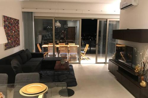 Yerba Buena Apartamento | Vivienda con hermosas vistas, al pie del cerro