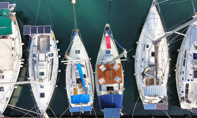 Malendure Alquiler De Eote | Voilier Aménagé Amarré à la Marina du Gosier