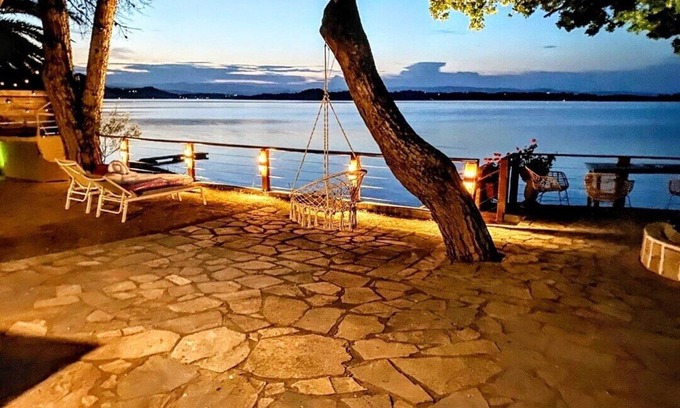 Vourvourou Casa | Casa frente a la playa con impresionantes vistas de la isla de Diaporos (Vourvourou)