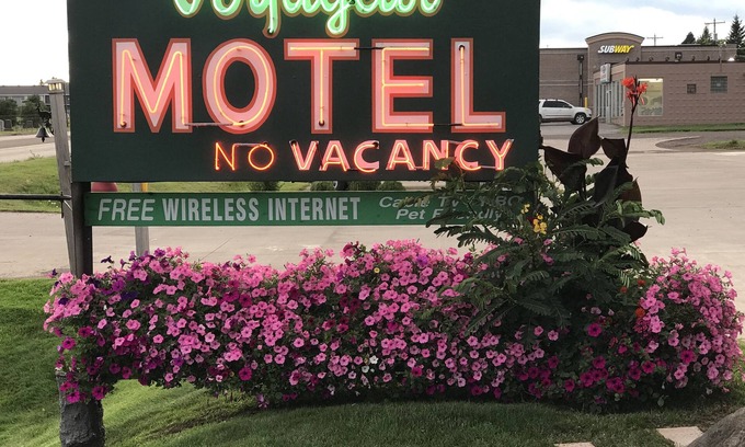 Two Harbors Hotel | Voyageur Motel