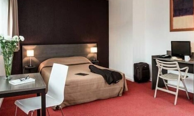 Quartier du Pont-de-Flandre Apartamento | Vrbo Property