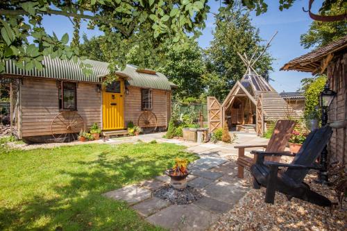 Alton Cabina | Wagon & the Wigwam