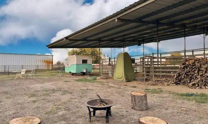 Sanger Casa | Wagon Wheel Ranch Cowboy Camper.