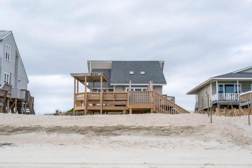Oak Island Casa | Wahoo by Oak Island Accommodations