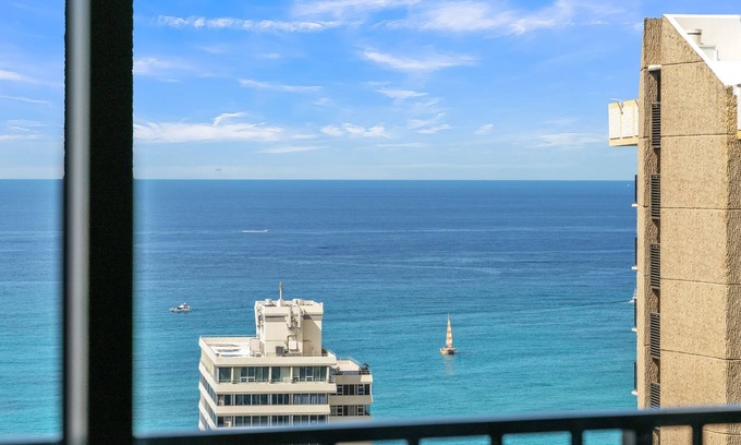 Waikiki Condominio | Waikiki Banyan Condo With Panoramic 37th Floor Ocean Views by Koko Resort Vacation Rentals