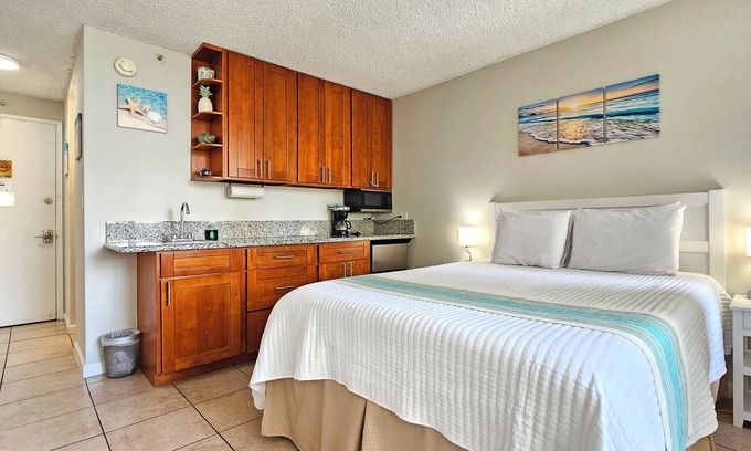 Waikiki Apartamento | ⛱ Waikiki Beach Studio w/ Lanai & Pool at Waikiki Grand Hotel®